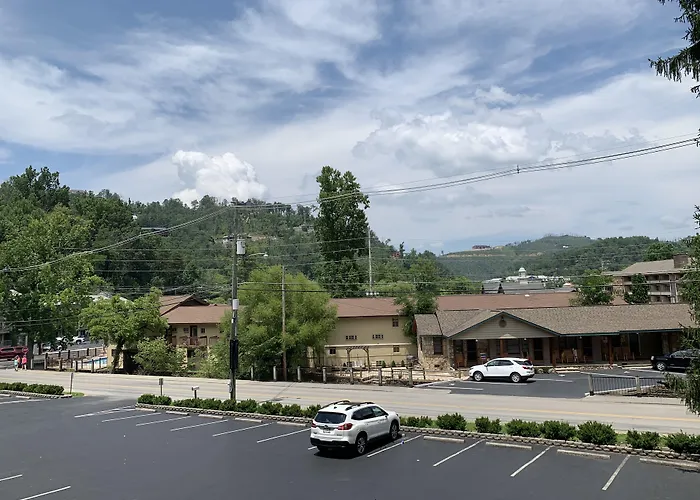 Pool Villa: Olde Gatlinburg Rentals