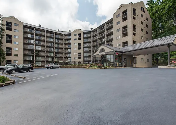 Pool Villa: Olde Gatlinburg Rentals